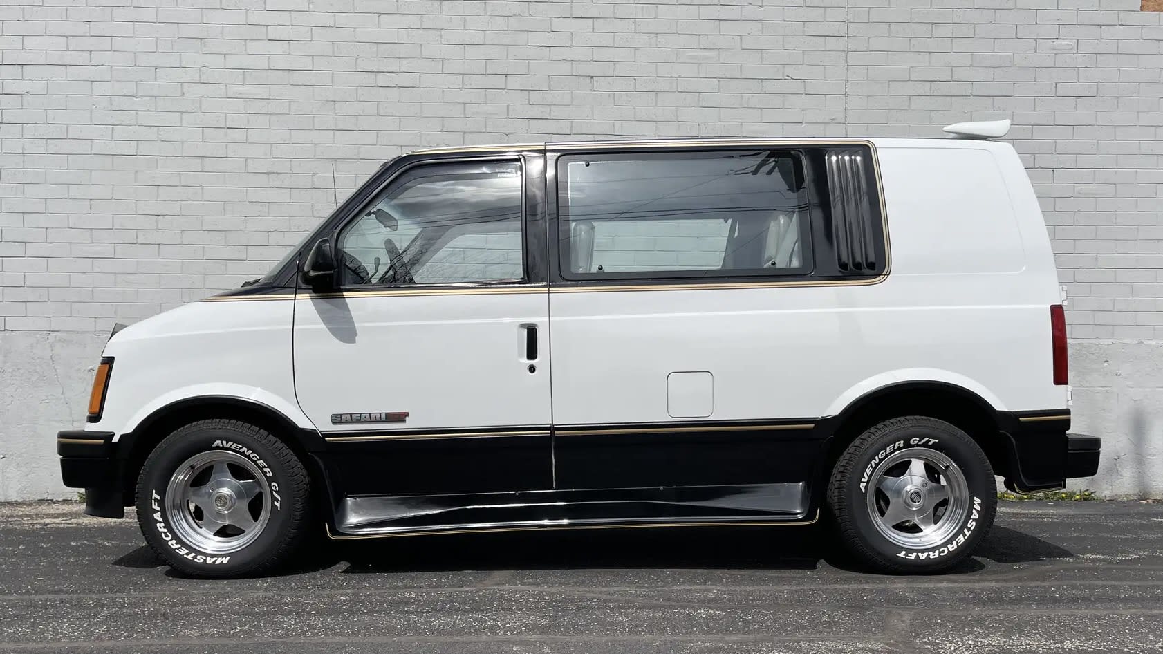 GMC Safari GT, a rad-era hauler with custom-van swagger - Autoblog